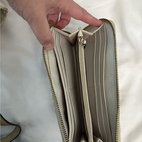 Michael Kors Monogram Tan Tote and Wallet Set - Picture 6 of 6